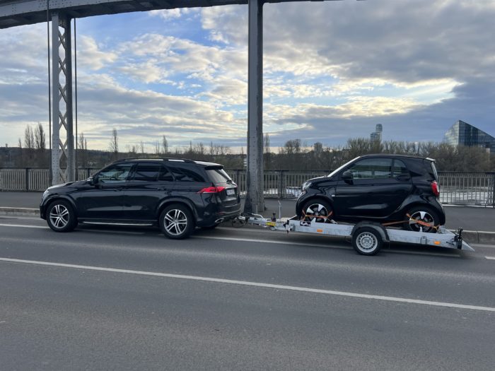 absenkbaren Anhänger mieten